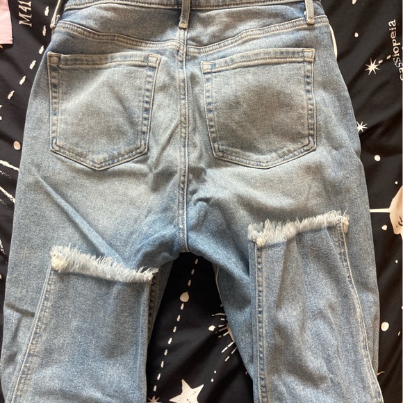 Curvy Ultra High Rise Mom Jean - Picture 3 of 3